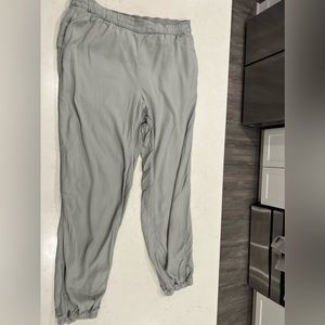 Lululemon essential affinity jogger silver drop